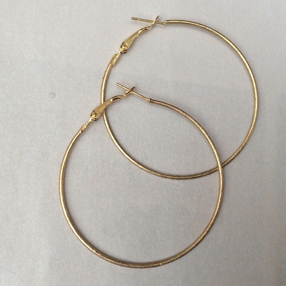 New Circle hoop Earrings Gold tone - Picture 7 of 8